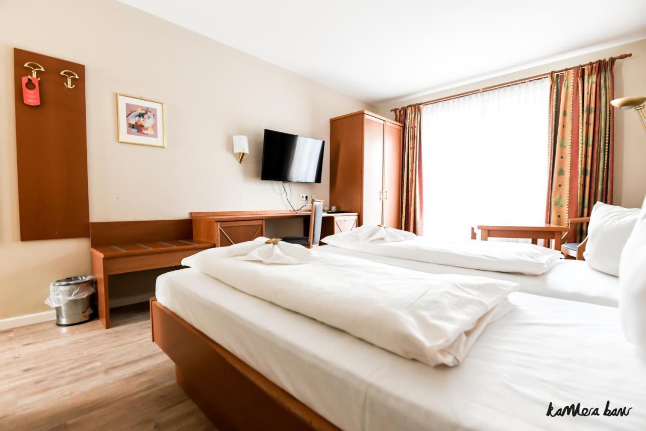 Twin Room with Terrace and street view